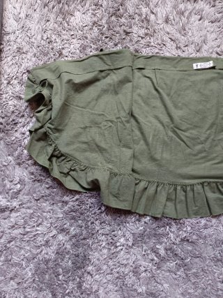 Falda verde con volantes