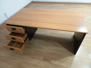Se regala mesa de oficina de madera