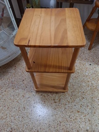 Mesita auxiliar de pino