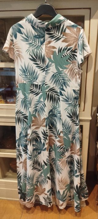 Vestido camisero largo estampado floral. Con bolsi