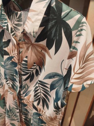 Vestido camisero largo estampado floral. Con bolsi