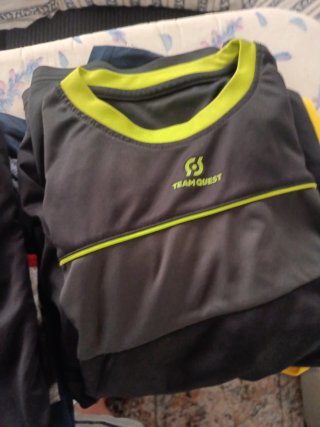 Lote 6 camisetas y 2 pantalones