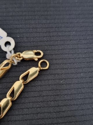 Cadena chapada en oro