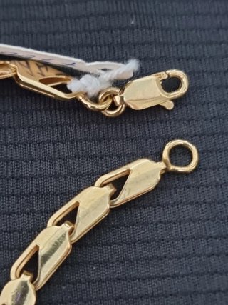 Cadena chapada en oro