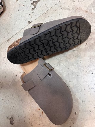 Zuecos de verano grises