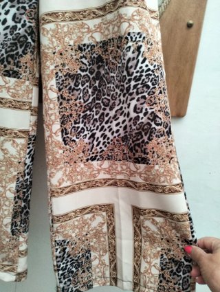 Pantaloni larghi fantasia oro e beige