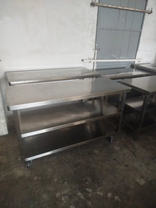 Mesas y fregaderos de acero inoxidable