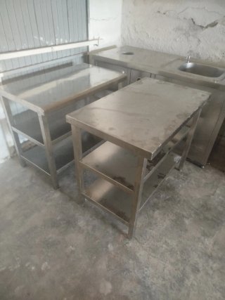 Mesas y fregaderos de acero inoxidable