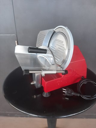 CORTA FIAMBRE 250F / NUEVA