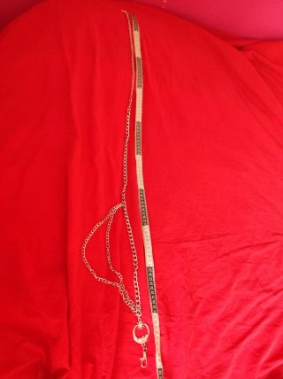 Cinturón de cadenas con luna y estrella