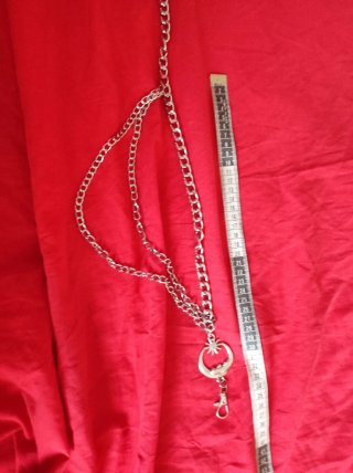 Cinturón de cadenas con luna y estrella