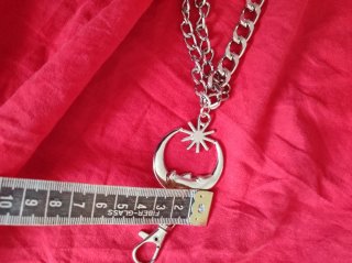 Cinturón de cadenas con luna y estrella