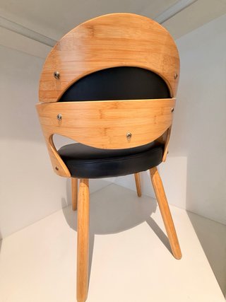 Silla de cuero y madera