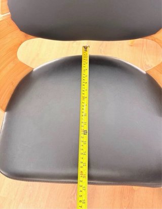 Silla de cuero y madera
