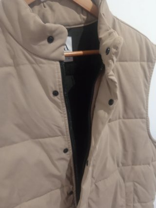 Chaleco acolchado Zara beige
