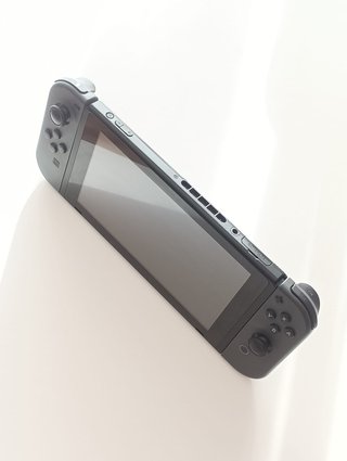 Nintendo Switch Gris + Cargador + Zelda