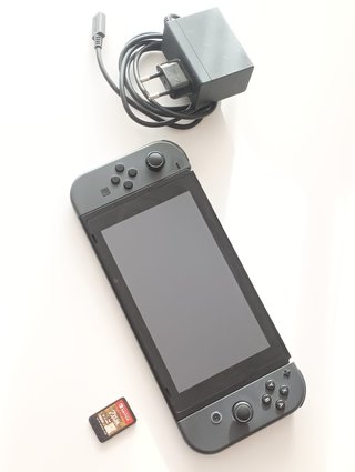 Nintendo Switch Gris + Cargador + Zelda