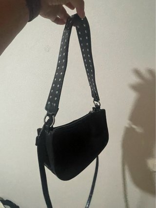 Bolso negro retro con tachuelas