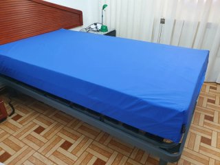 Cama articulada metálica con somier