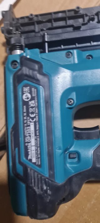 Clavadora Makita a Batería 18V