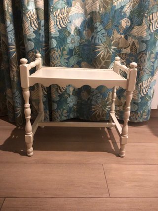 Mesita auxiliar banco madera blanco
