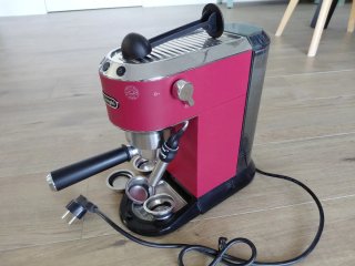 Cafetera De'Longhi Dedica Roja