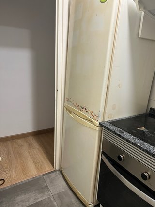 Nevera con congelador LG no frost . Funciona