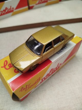 Coche a escala 1/43 Solido