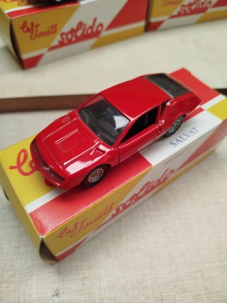 Coche a escala 1/43 Solido