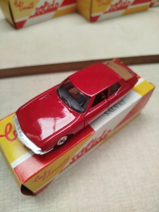 Coche a escala 1/43 Solido