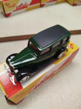 Coche a escala 1/43 Solido