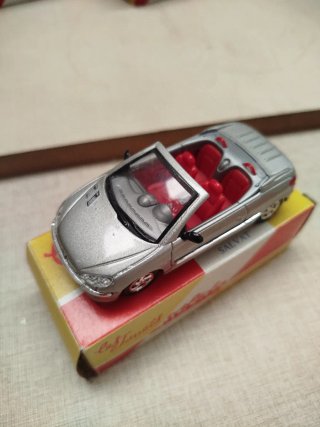 Coche a escala 1/43 Solido