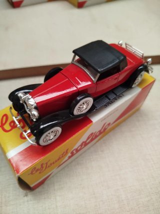 Coche a escala 1/43 Solido