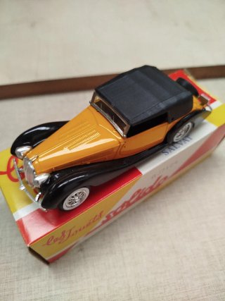 Coche a escala 1/43 Solido