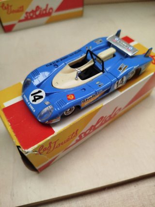 Coche a escala 1/43 Solido