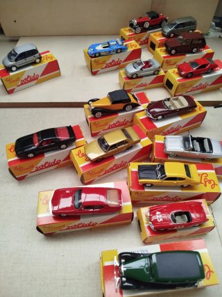 Coche a escala 1/43 Solido
