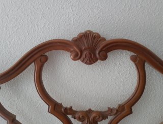 Cabecero de cama antiguo de madera