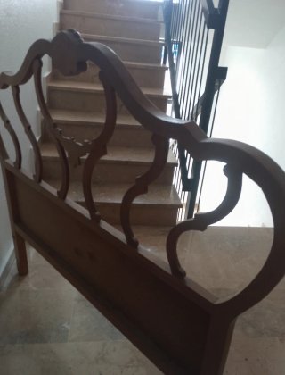 Cabecero de cama antiguo de madera
