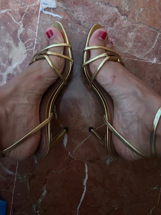 Sandalias Zara doradas talla 36