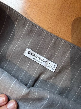 Falda pantalón gris con rayas