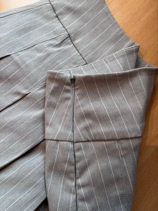 Falda pantalón gris con rayas