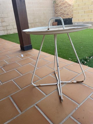 Mesa auxiliar jardín vintage metal blanco
