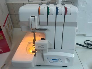 Máquina de coser JUKI MO-4S