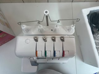Máquina de coser JUKI MO-4S