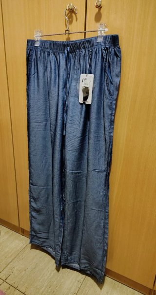 Pantalón tipo tejano con tejido muy fresco