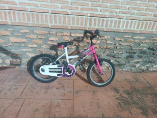 Bicicleta infantil rosa y blanca