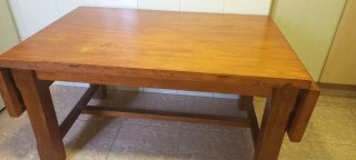 Tavolo allungabile in legno massello con 4 sedie
