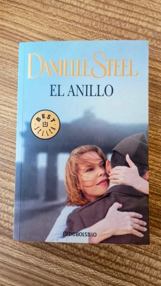 Colección de cinco libros de Danielle Steel.