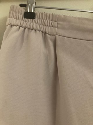 Pantalón Zara fluido beige talla L