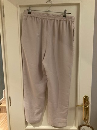 Pantalón Zara fluido beige talla L